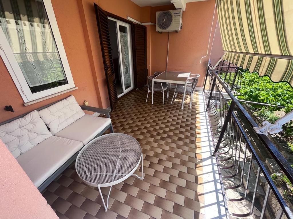 Apartments Ida Cres Exterior photo